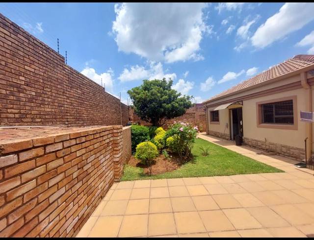 3 BEDROOM TOWNHOUSE FOR SALE IN ERASMIA